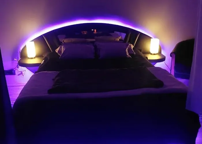 Deep House Trip - Music, Art & Freedom